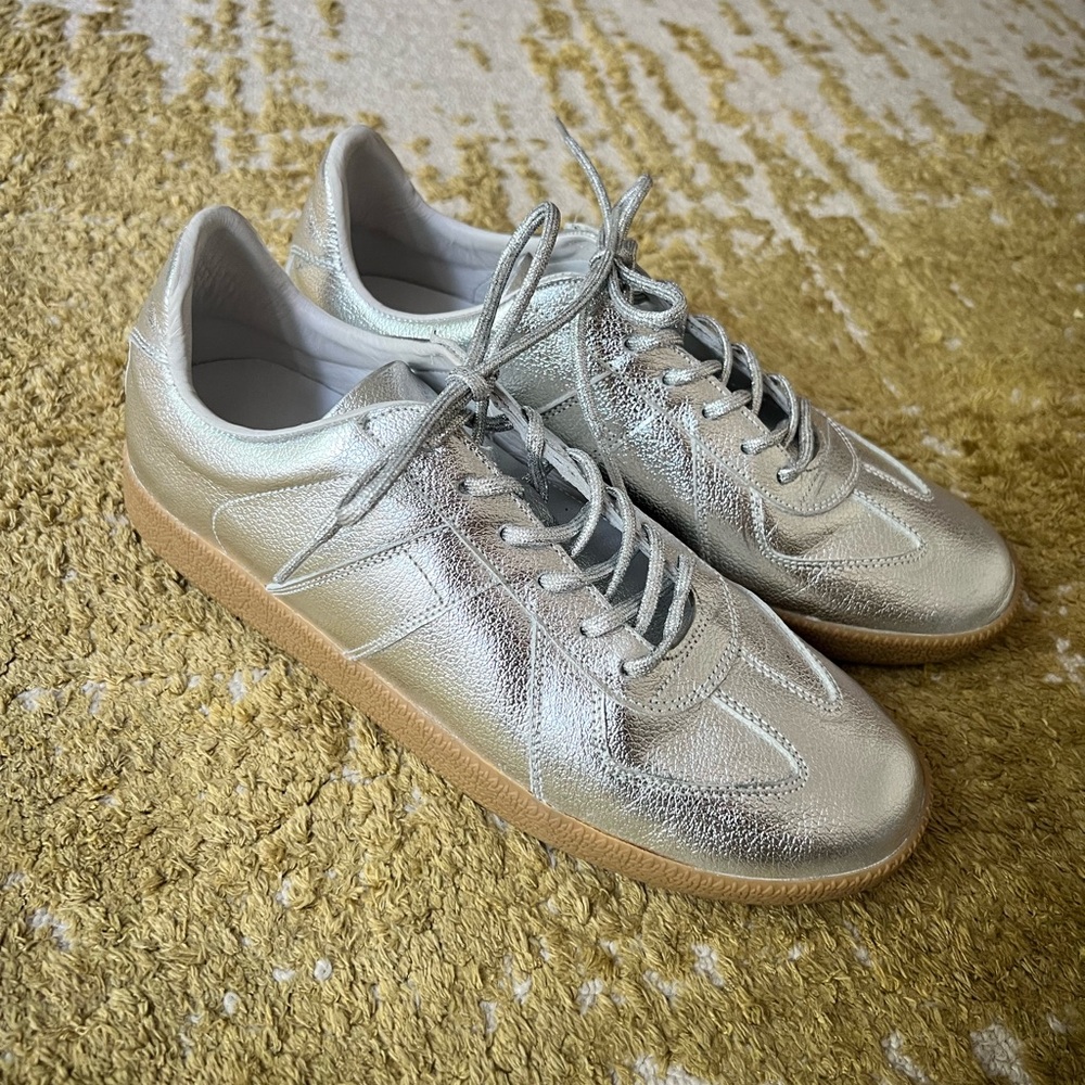 Elegant Silver Women's Sneakers
